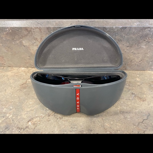 Prada sunglasses - Picture 6 of 7